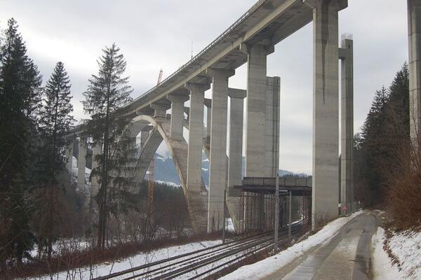 Grünhüblbrücke auf der S36